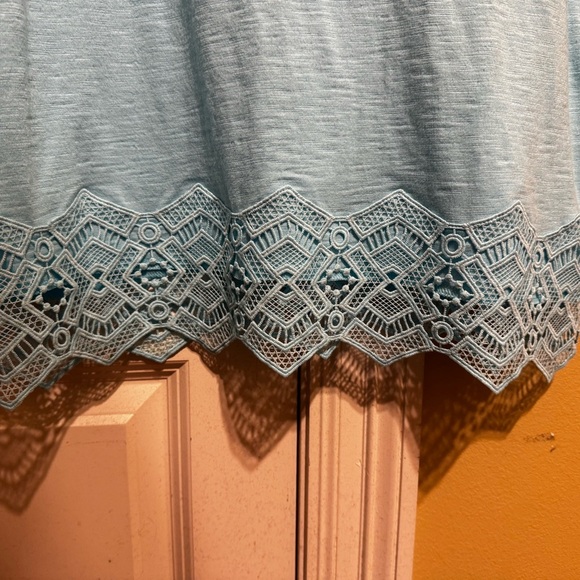 Chicos Short Sleeve Turquoise Tee Lace Trim Sleeve Hem Sz 1 (M) - Picture 4 of 10